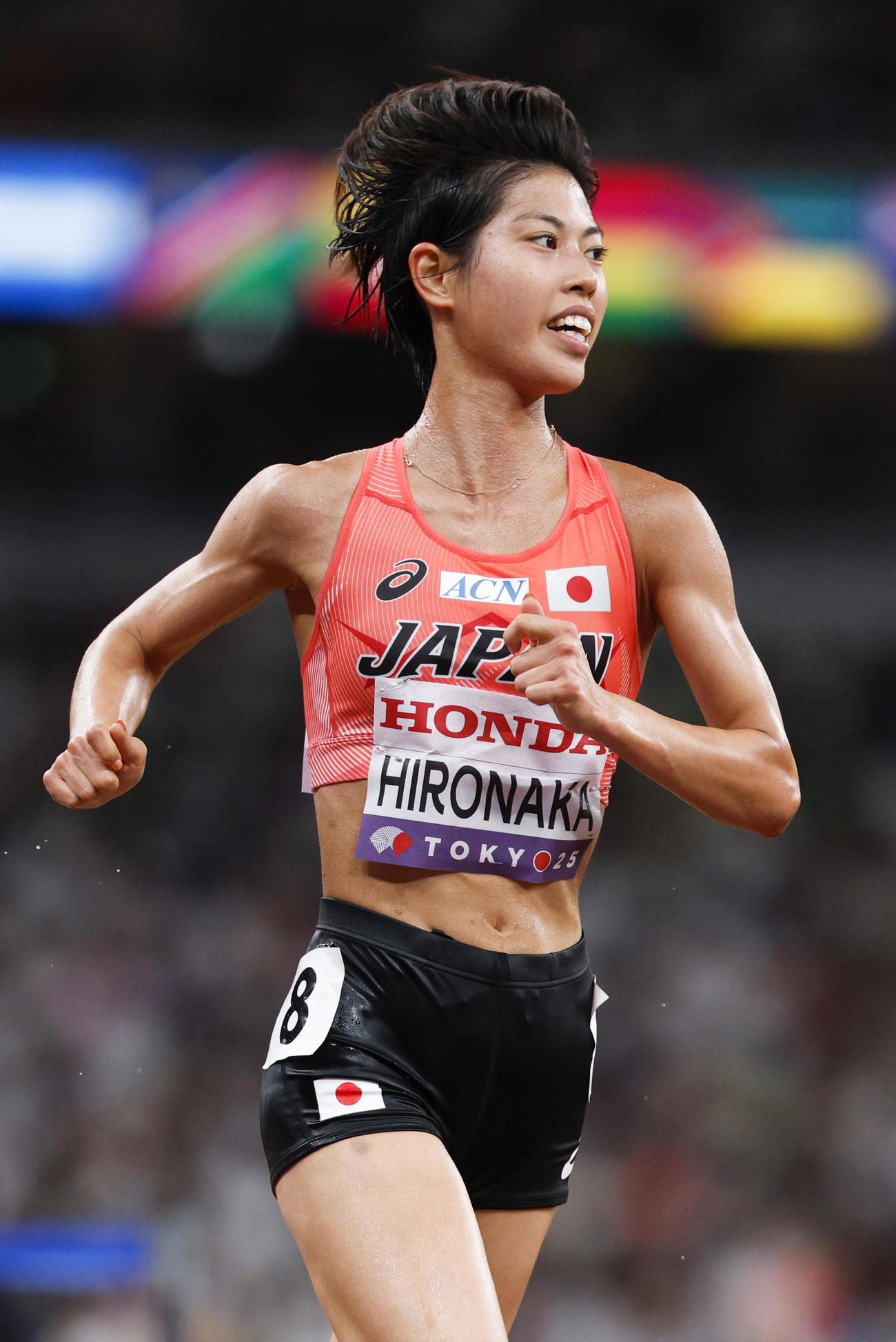 女子1万 メートル 　力走する広中璃梨佳（共同）