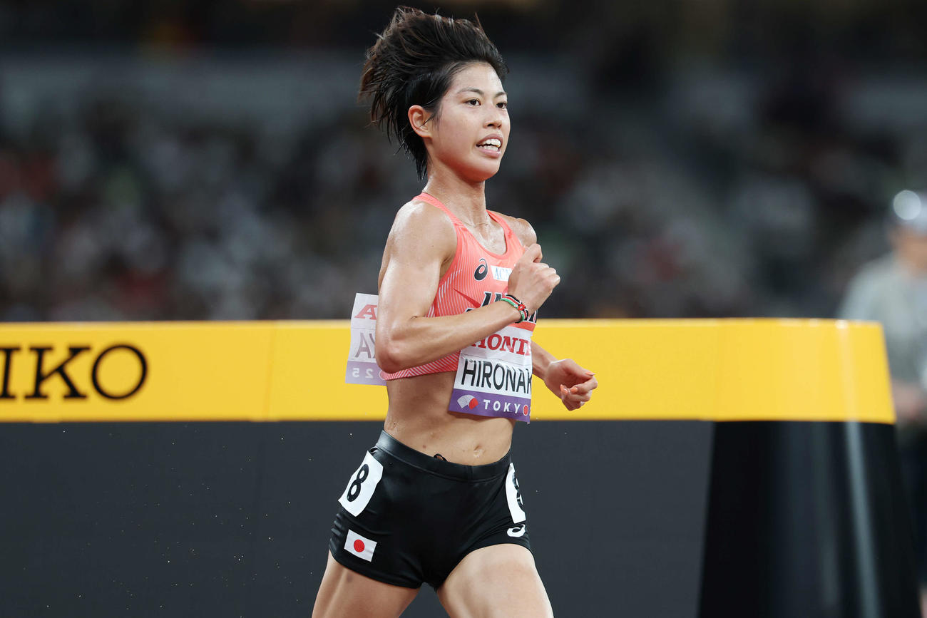 女子10000メートル　力走する広中（撮影・宮地輝）