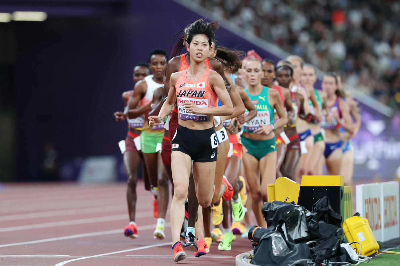 女子10000メートル　力走する広中（撮影・宮地輝）