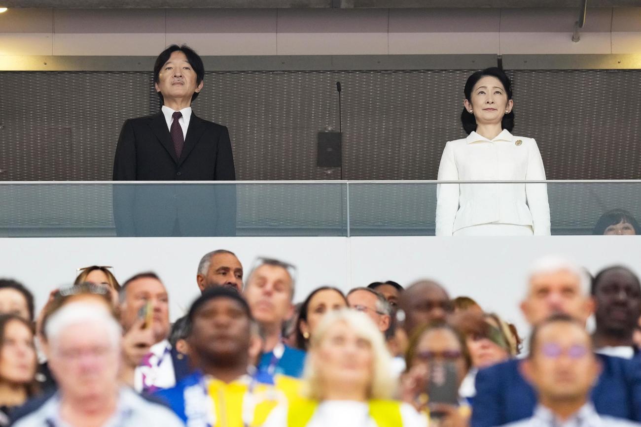 陸上の第20回世界選手権東京大会の開会式に出席される秋篠宮さまと紀子さま（共同）