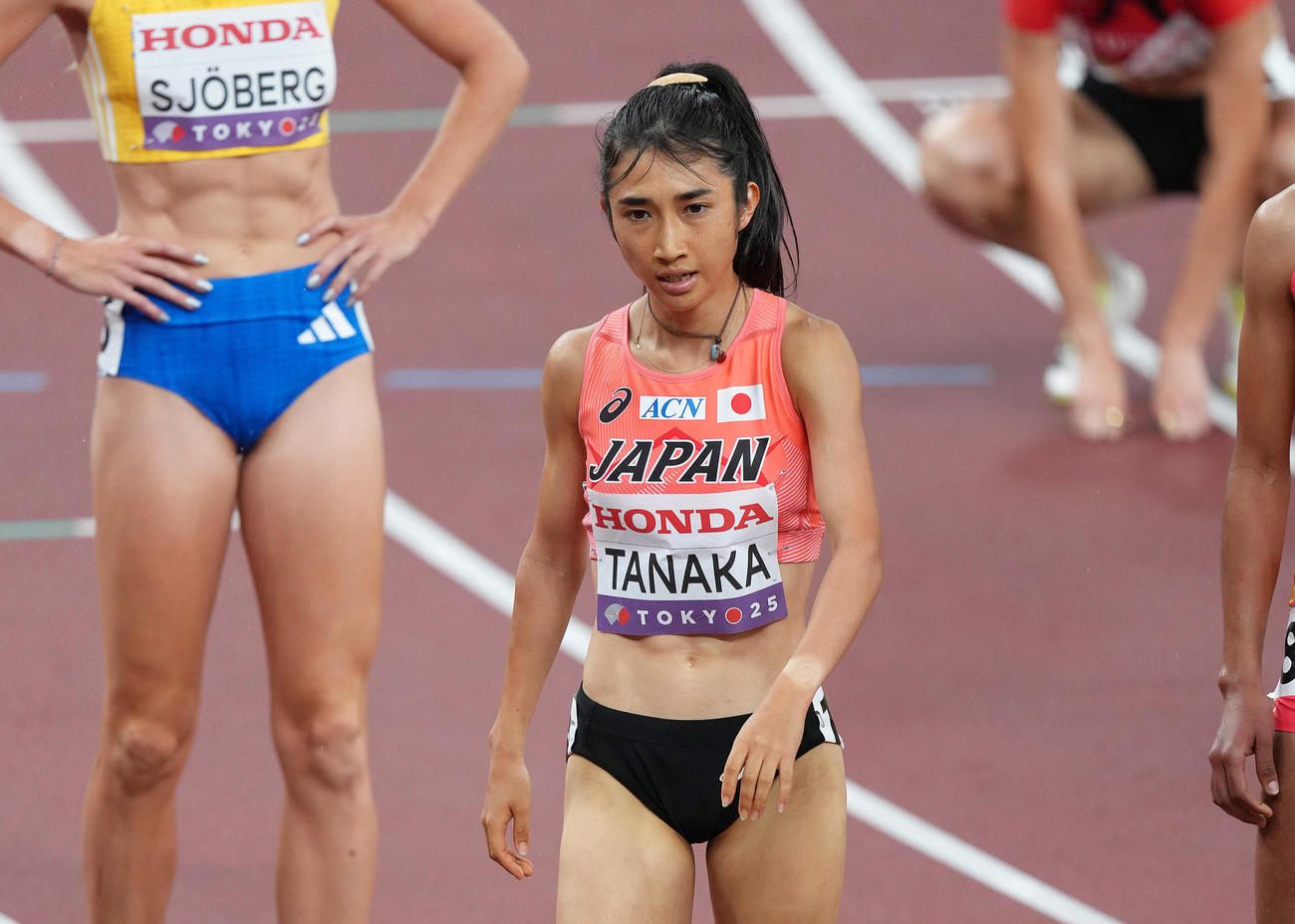 女子1500メートル予選でゴールし厳しい表情を見せる田中（撮影・足立雅史）