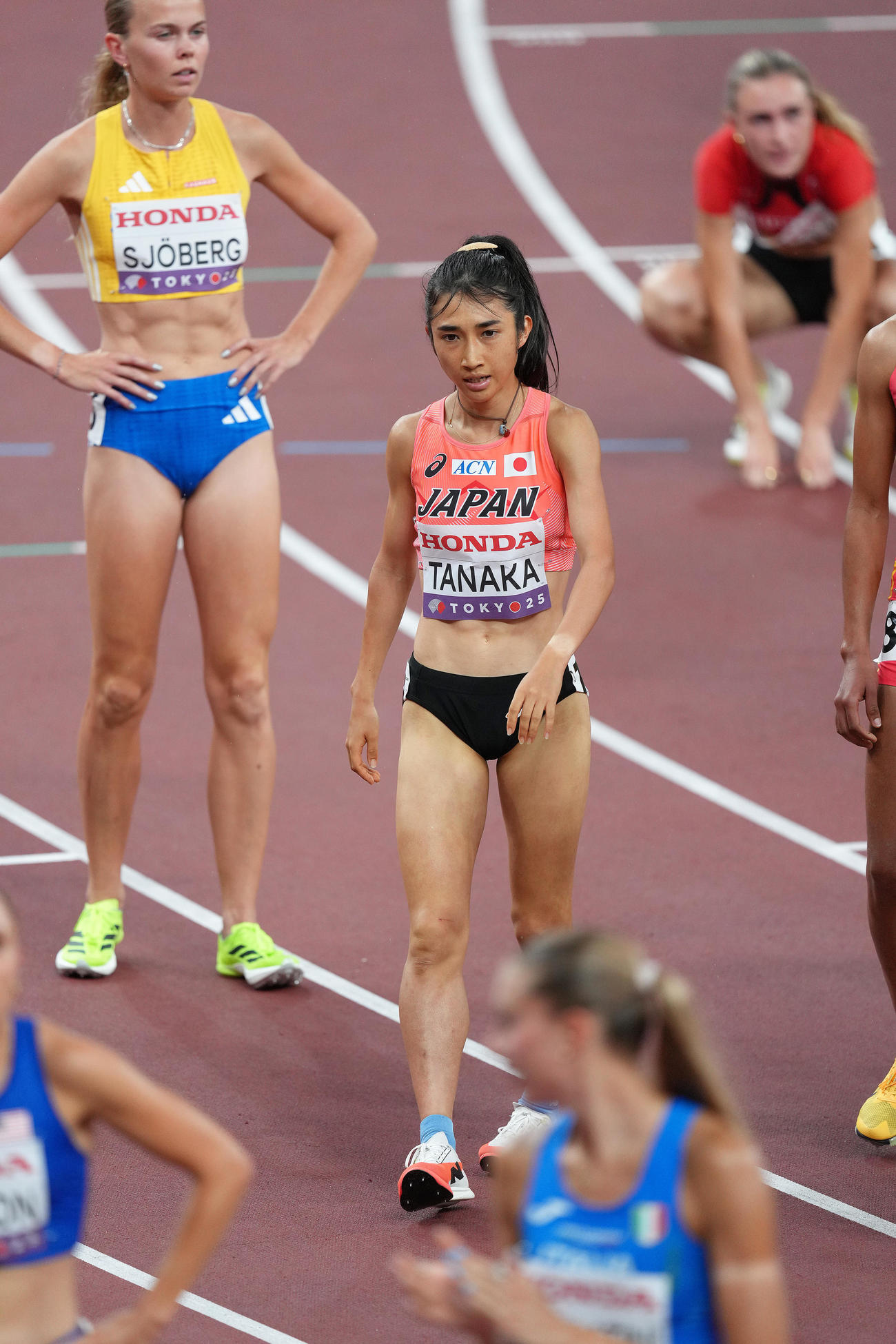 女子1500メートル予選でゴールし厳しい表情を見せる田中（撮影・足立雅史）