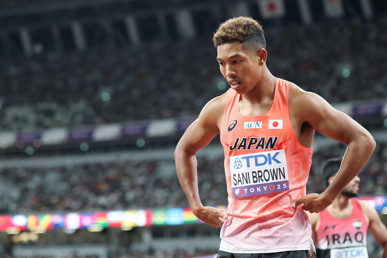 男子100メートル予選　7位で予選敗退となりがっくりするサニブラウン（撮影・宮地輝）