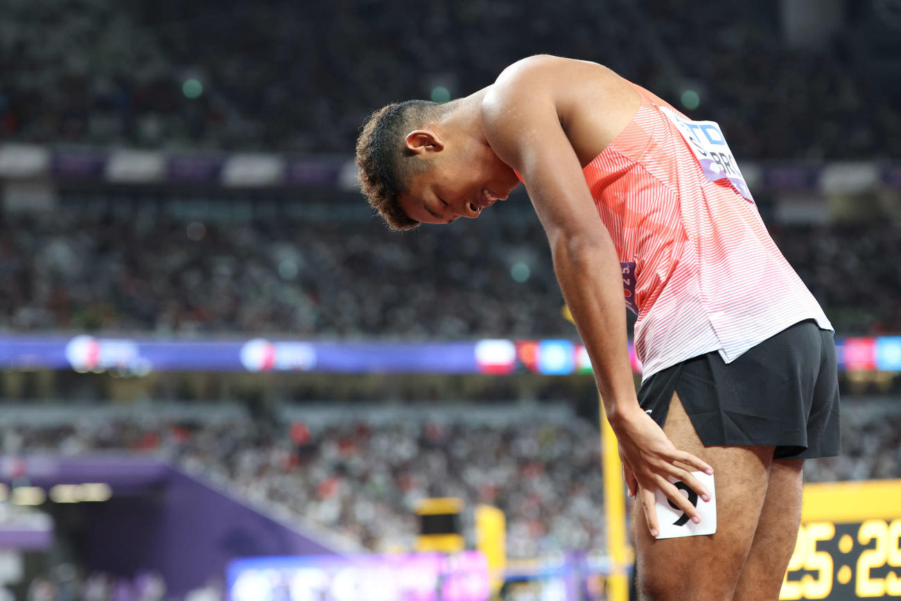 男子100メートル予選　レース後、一礼するサニブラウン（撮影・宮地輝）