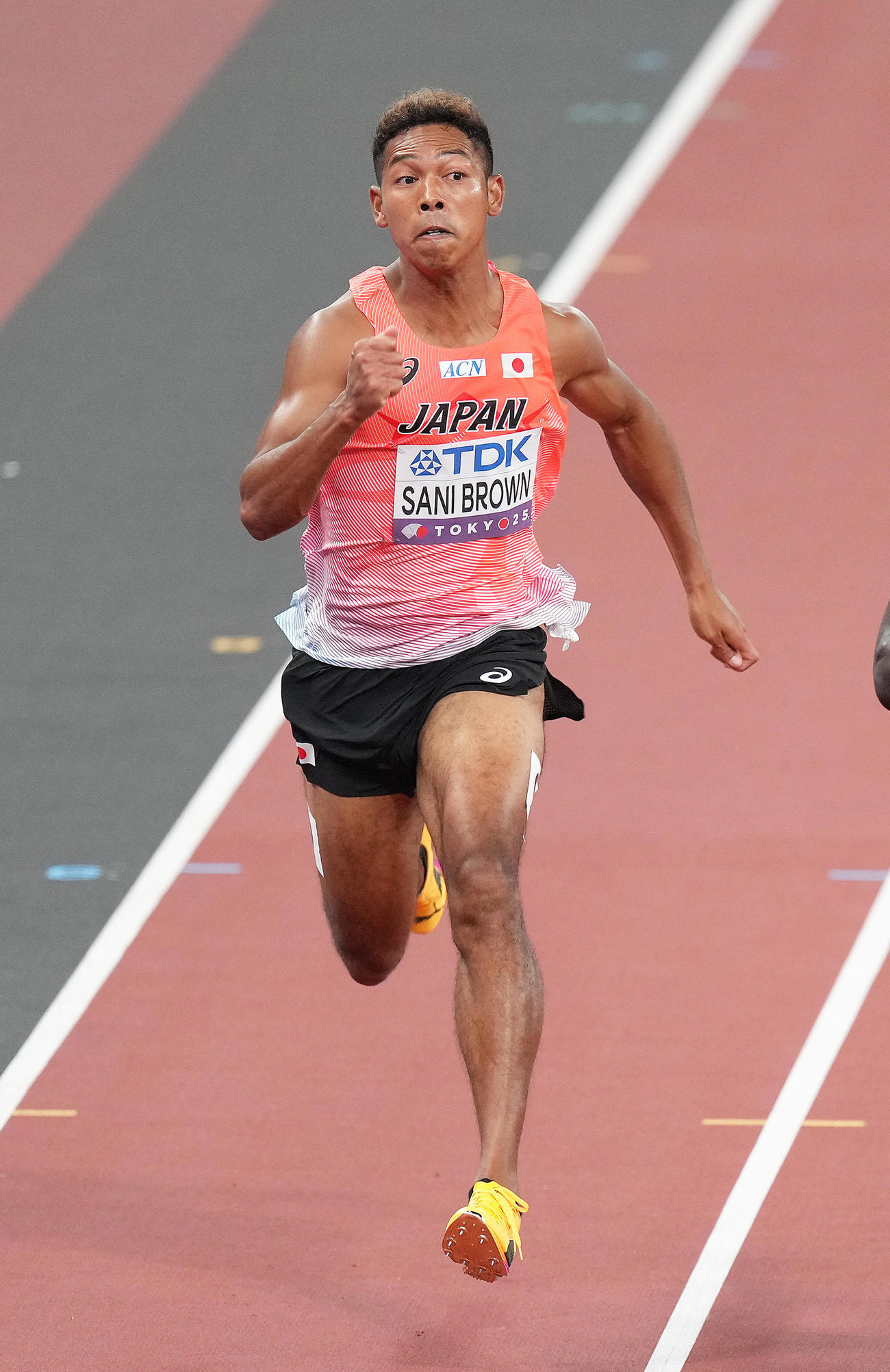 男子100メートル予選で力走するサニブラウン（撮影・足立雅史）