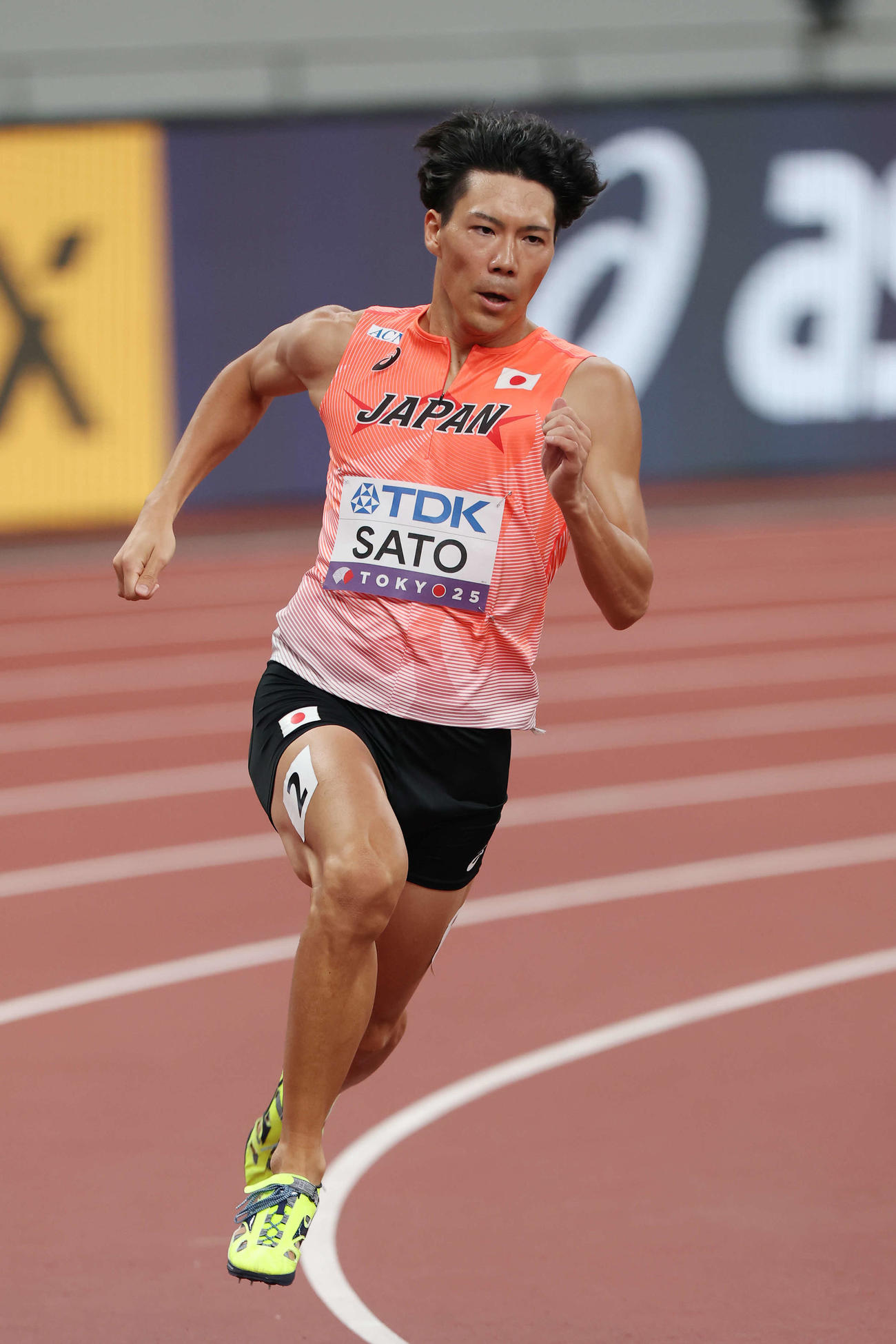 男子400メートル予選　力走する佐藤（撮影・宮地輝）