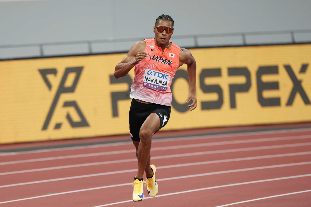 男子400メートル予選　力走する中島（撮影・宮地輝）