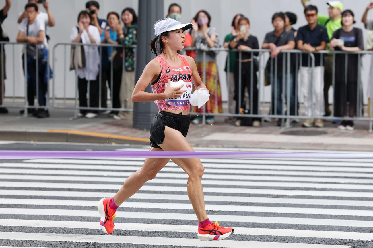 女子マラソン　力走する小林（撮影・宮地輝）