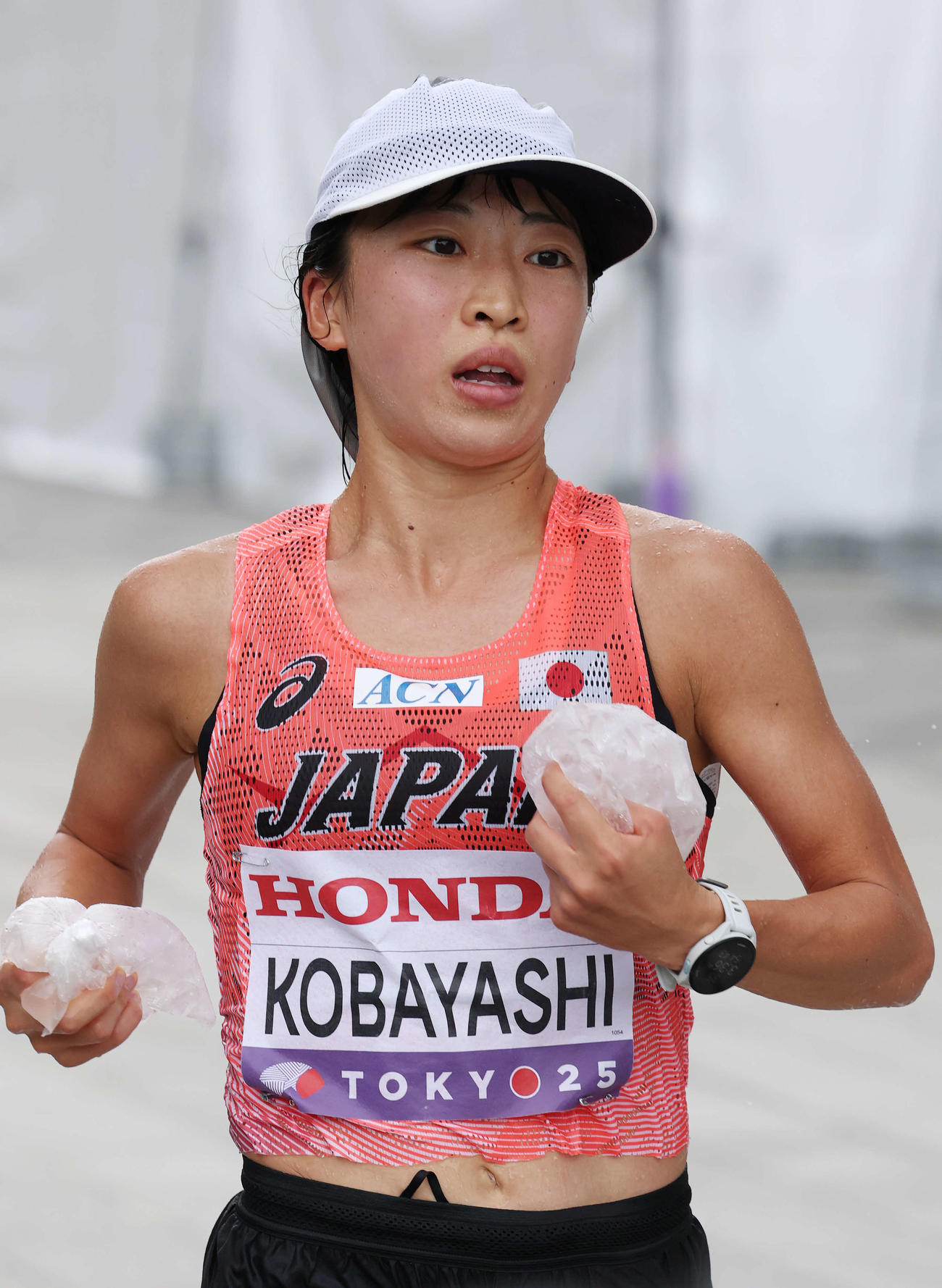 女子マラソン　力走する小林（撮影・宮地輝）