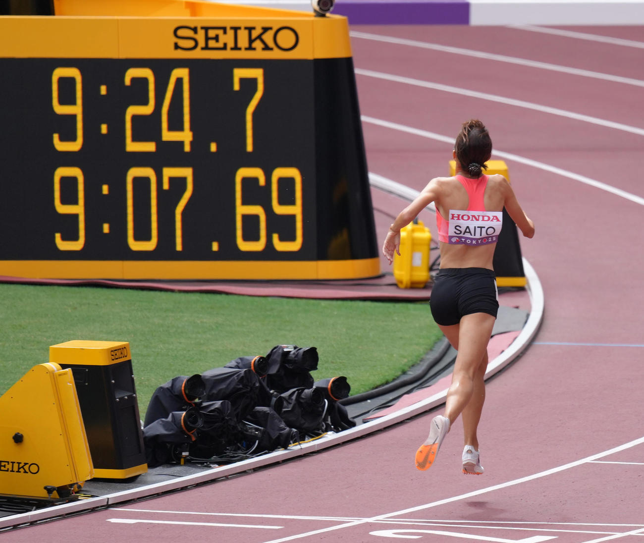 女子3000メートル障害予選で9分24秒72の日本新記録を樹立した斎藤（撮影・足立雅史）