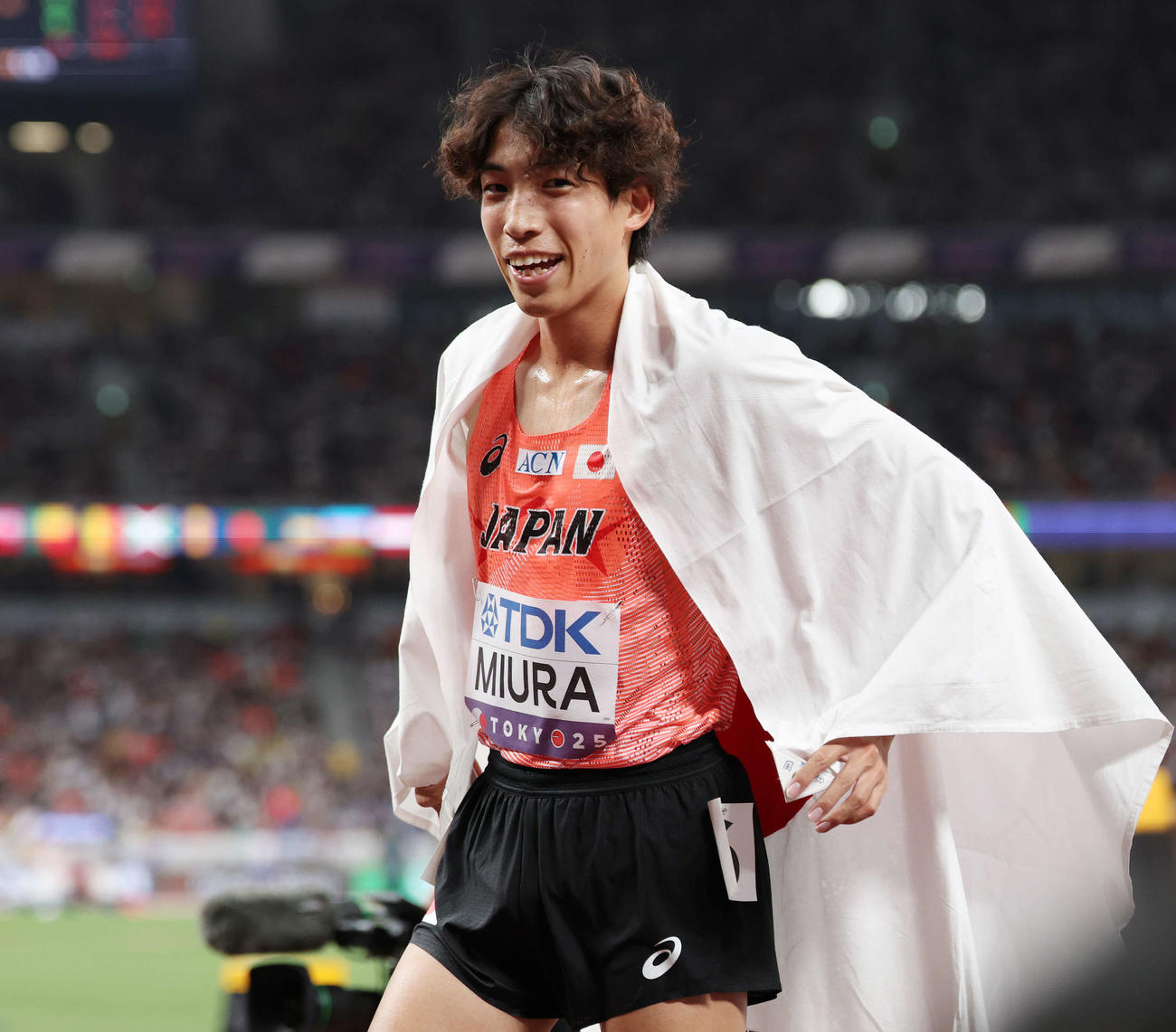 男子3000メートル障害決勝　8入賞を果たし笑顔の三浦（撮影・宮地輝）