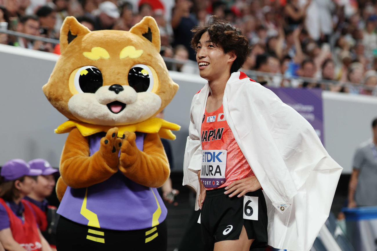 男子3000メートル障害決勝　8入賞を果たし笑顔の三浦（撮影・宮地輝）