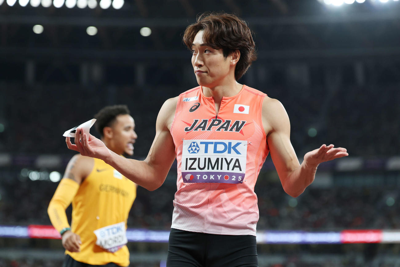 男子110メートル障害予選　レース後、浮かない表情の泉谷（撮影・宮地輝）