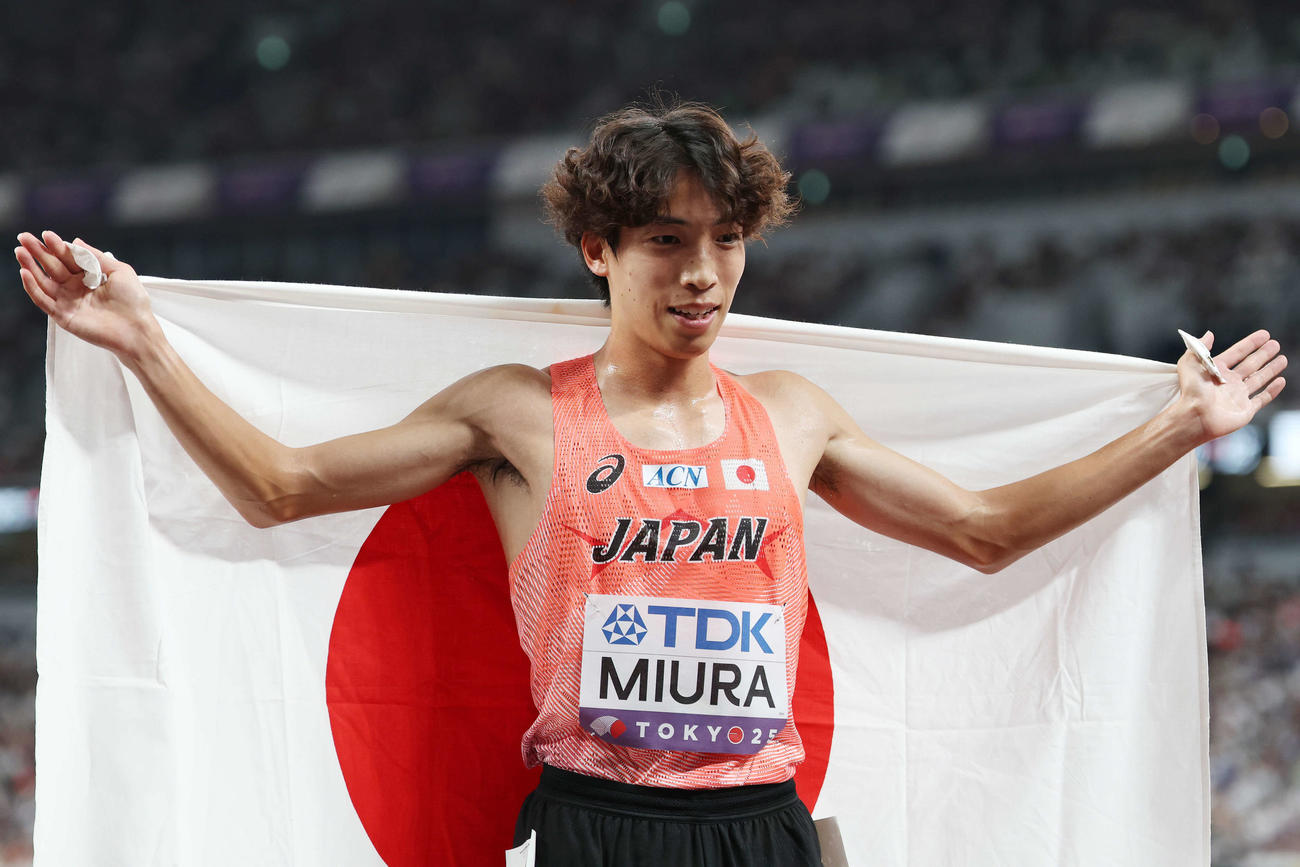 男子3000メートル障害決勝　8位入賞を果たし笑顔の三浦（2025年9月15日撮影）