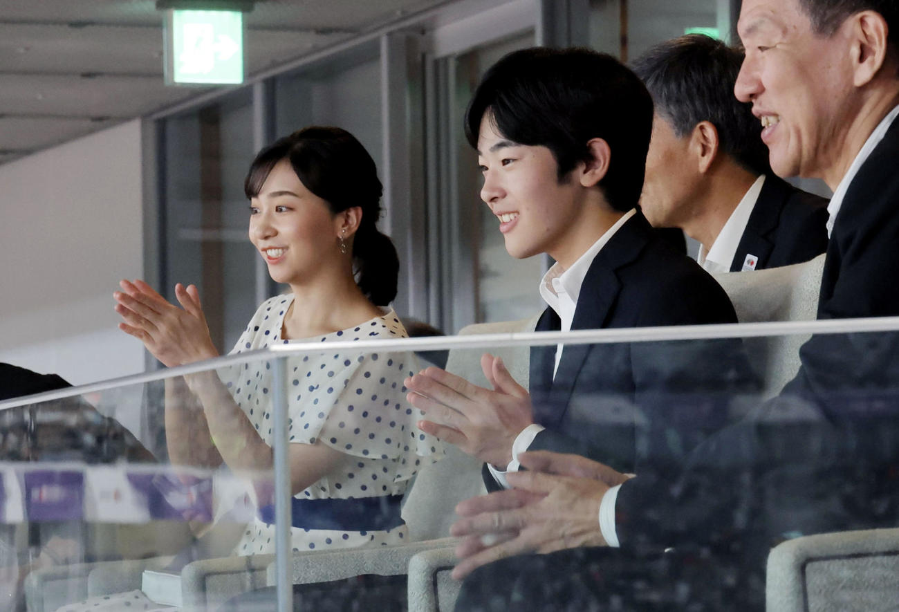 陸上の世界選手権東京大会を観戦される佳子さまと悠仁さま（代表撮影）