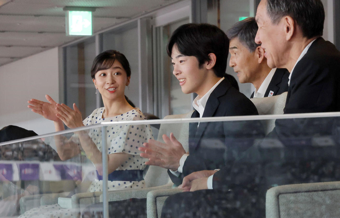 陸上の世界選手権東京大会を観戦される佳子さまと悠仁さま（代表撮影）