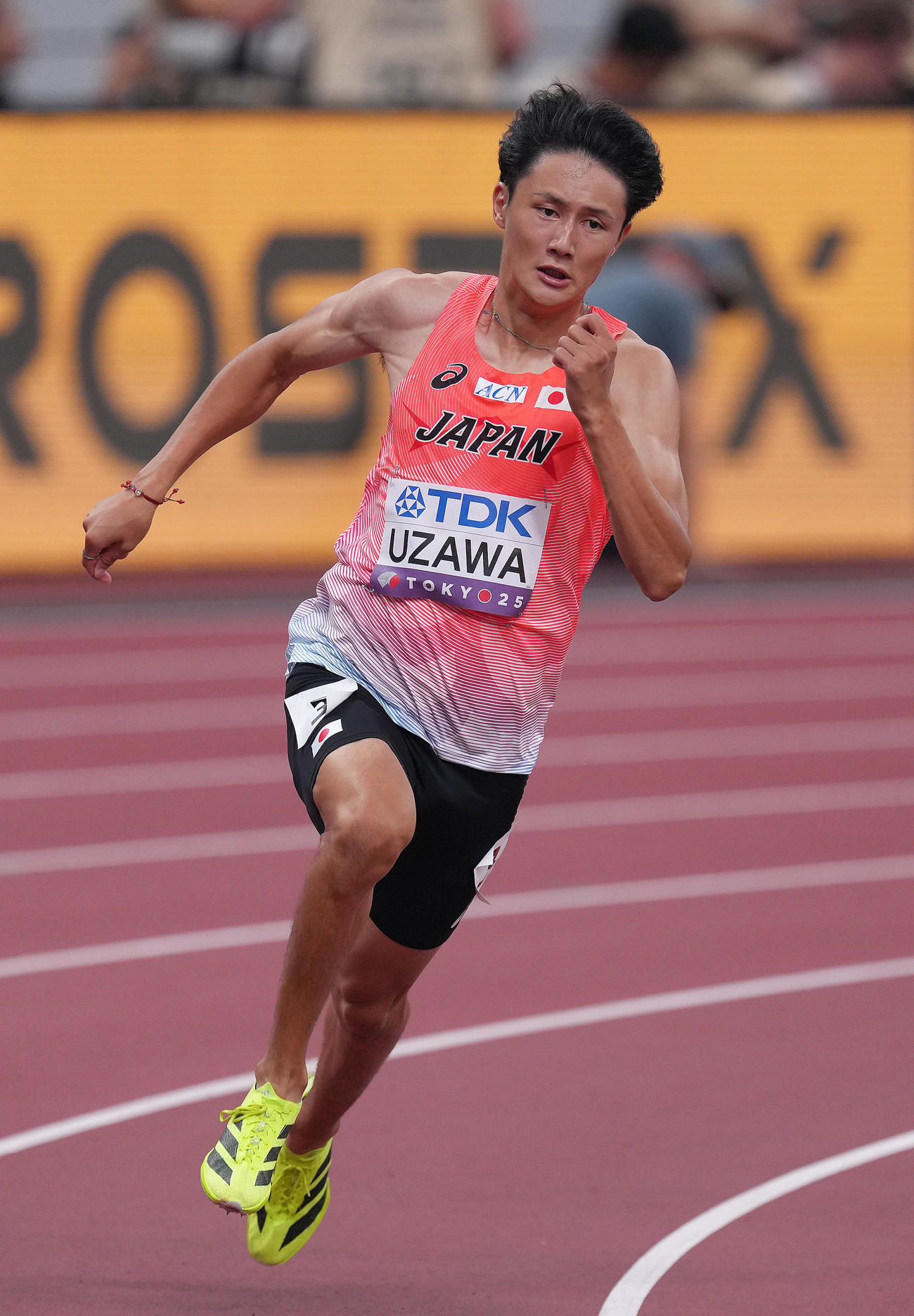 男子200メートル予選　準決勝進出を決めた鵜沢（撮影・足立雅史）