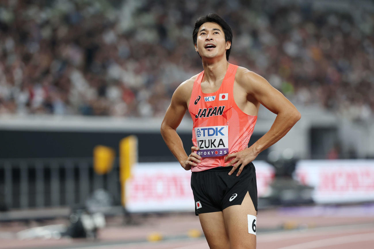 男子200メートル予選　レースを終えた飯塚（撮影・宮地輝）