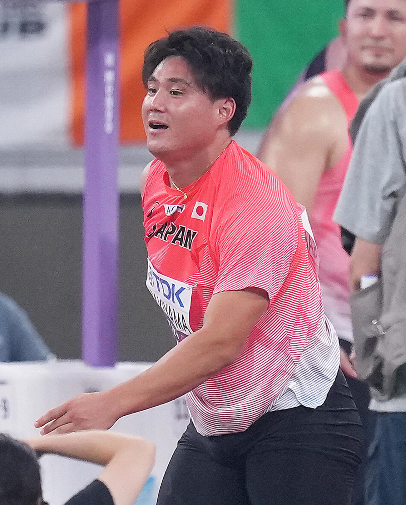 男子やり投げ予選　3回目の投てきで予選敗退となった崎山（撮影・足立雅史）