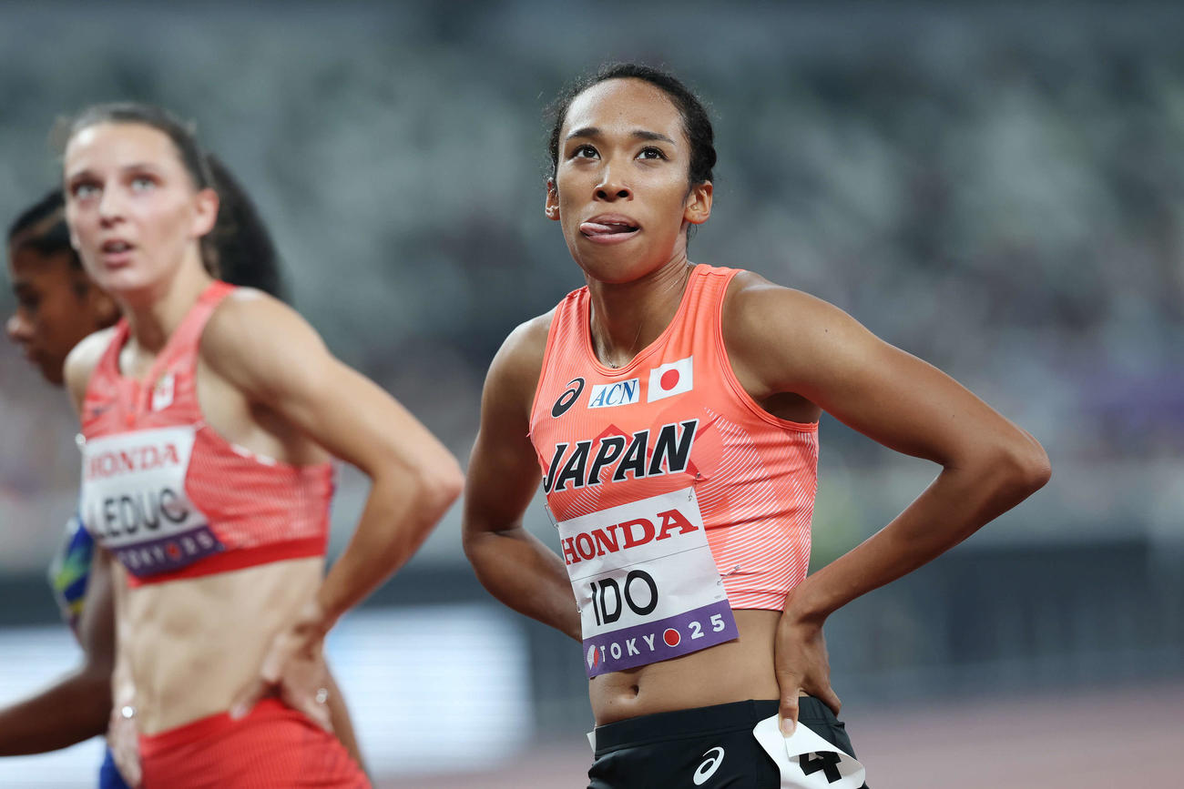 女子200メートル予選　準決勝進出を決めた井戸（撮影・宮地輝）