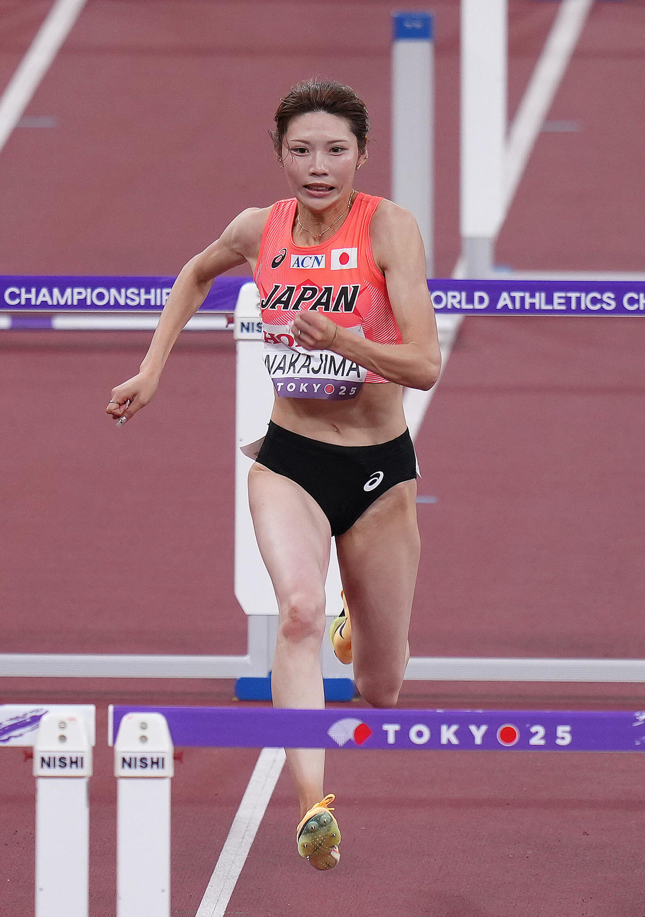 2025年9月15日、女子100メートル障害準決勝で力走する中島ひとみ（撮影・足立雅史）