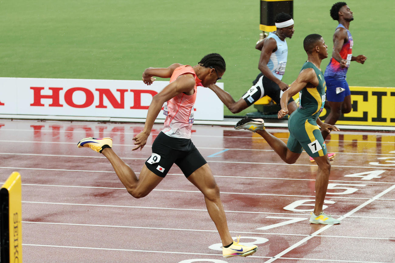 男子400メートル決勝　6位でゴールする中島（撮影・宮地輝）