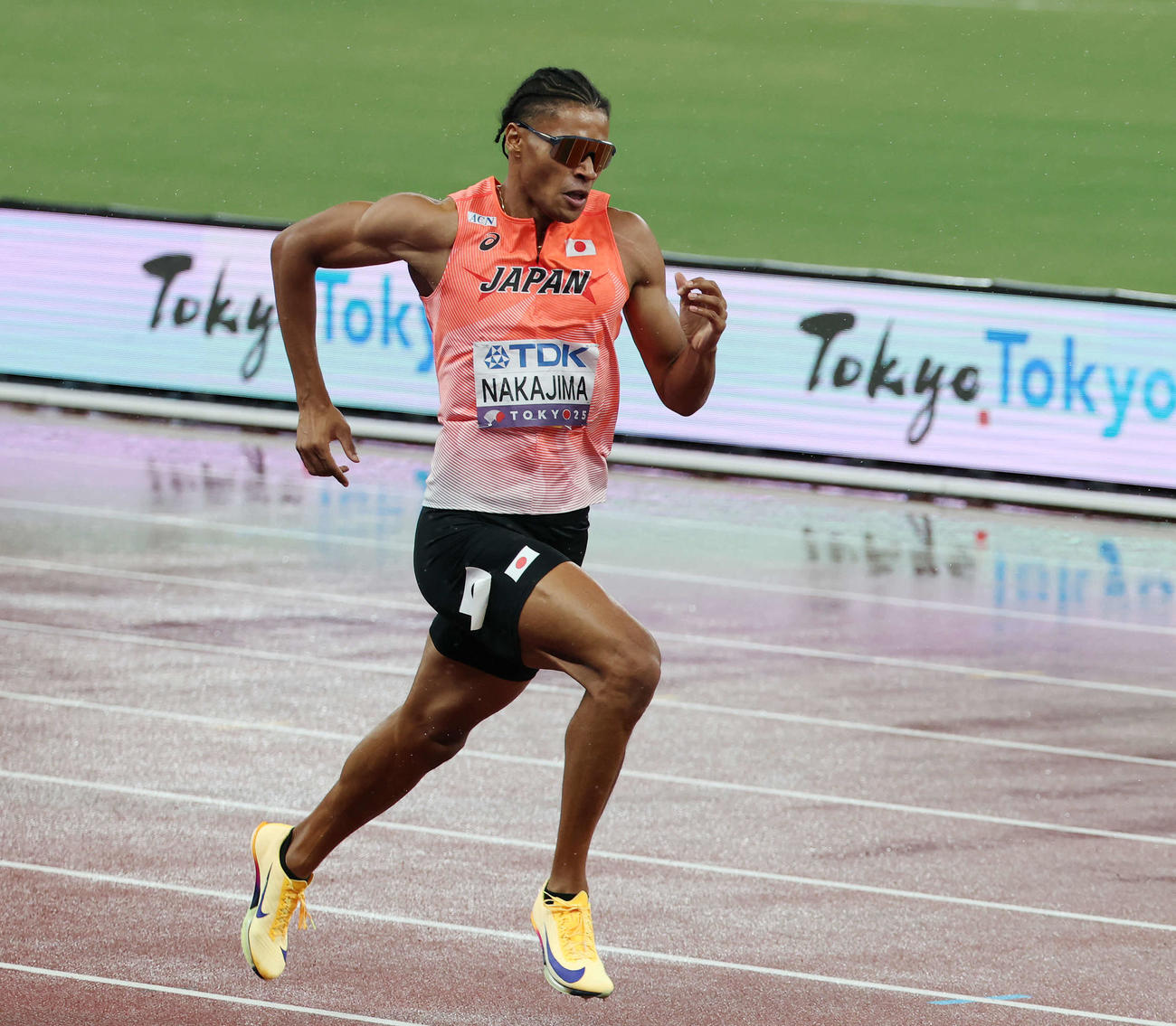 男子400メートル決勝　力走する中島（撮影・宮地輝）