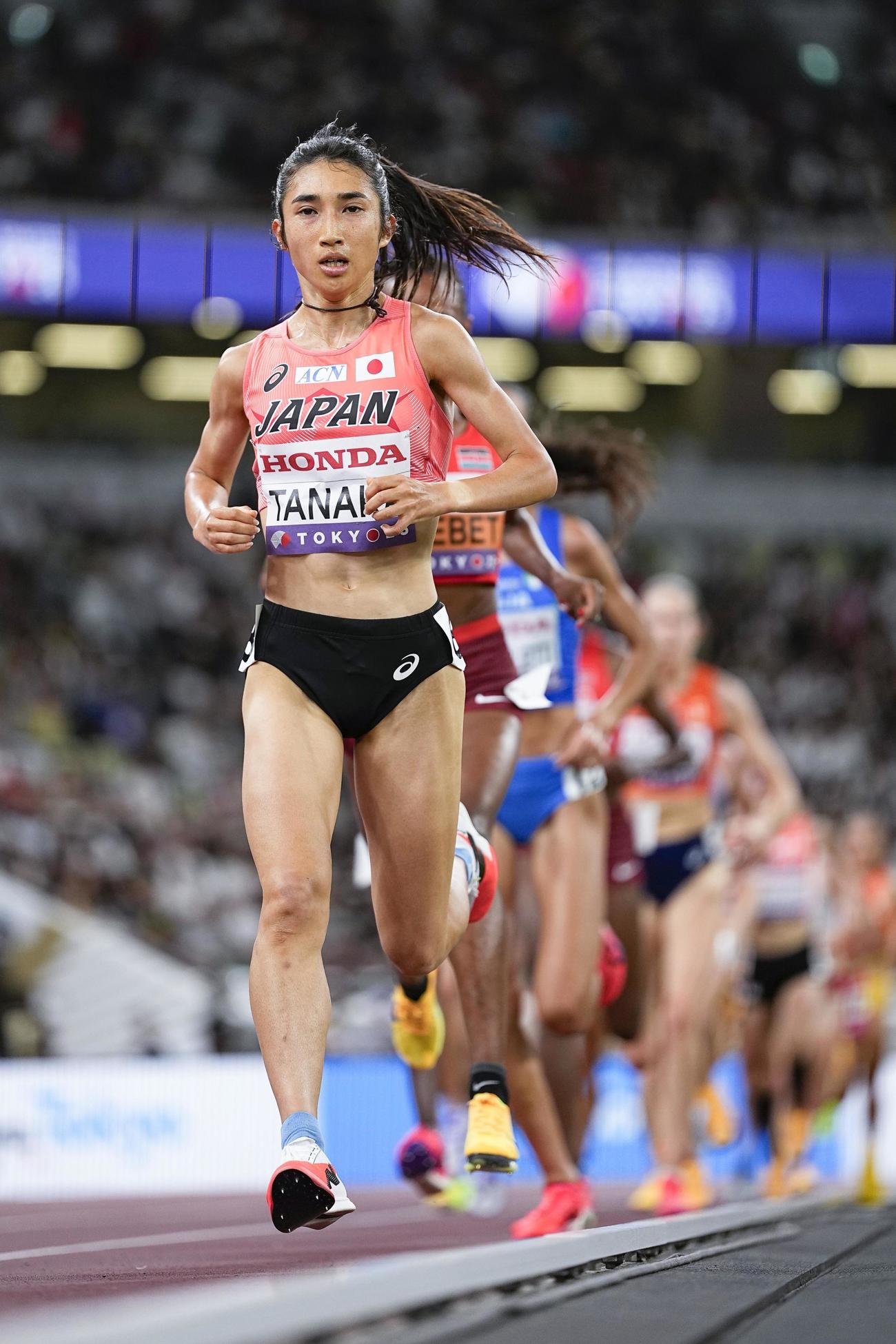 女子5000メートル予選　力走する田中希実（共同）