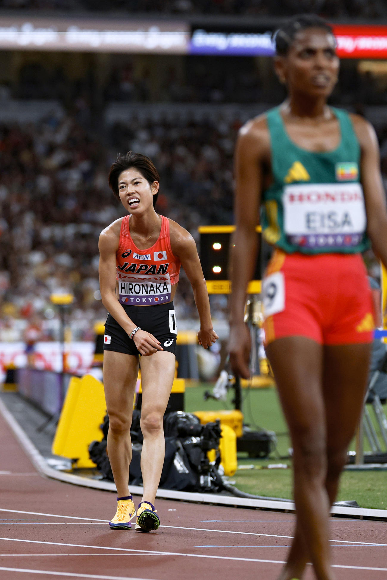 女子5000メートル予選　ゴールした広中璃梨佳（共同）