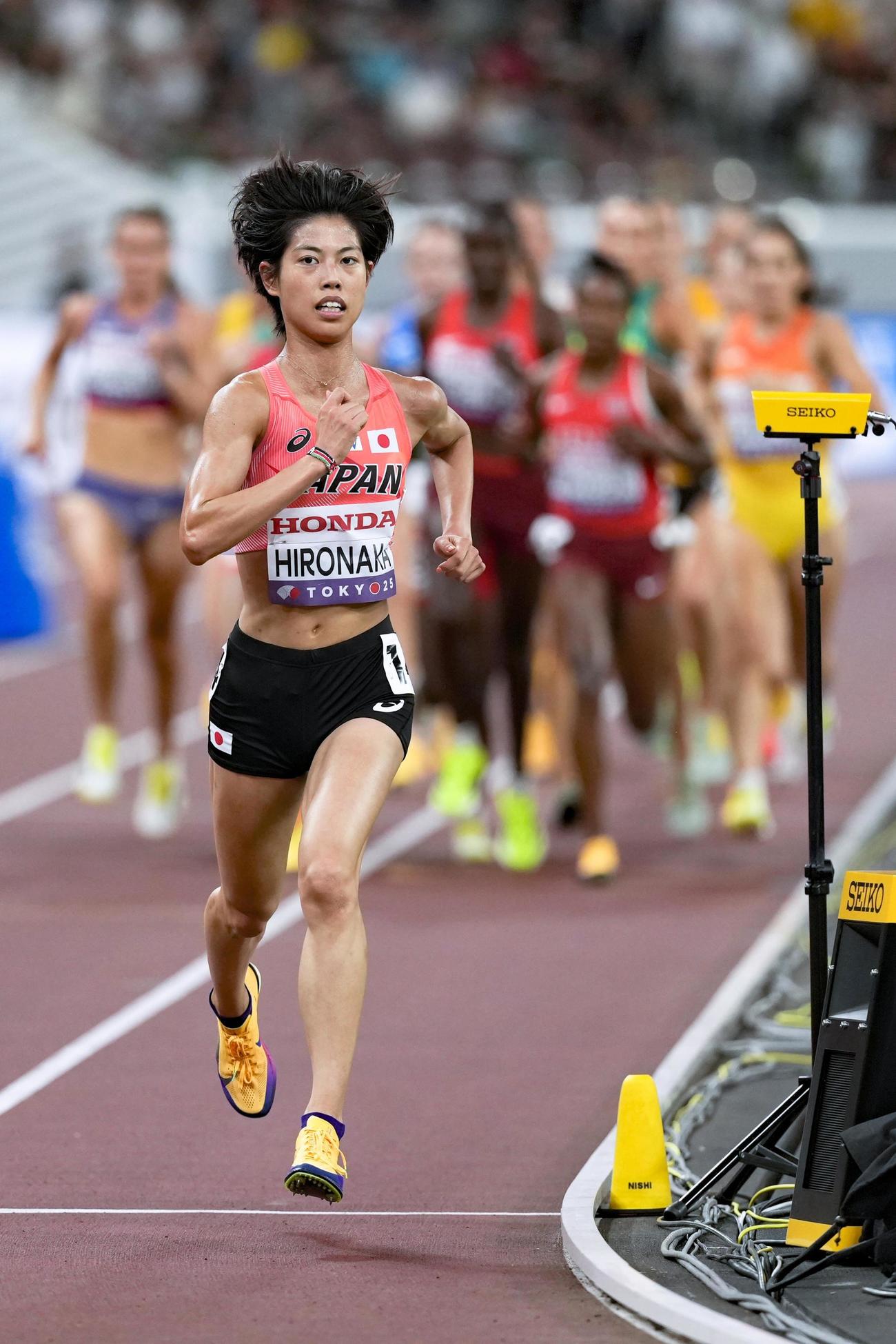 女子5000メートル予選　力走する広中璃梨佳（共同）