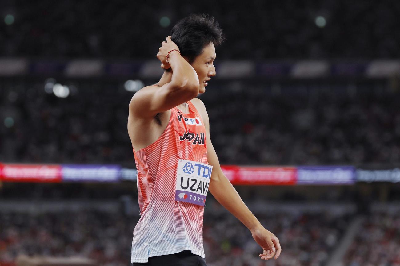 男子200メートル準決勝　レースを終えた鵜沢飛羽（共同）