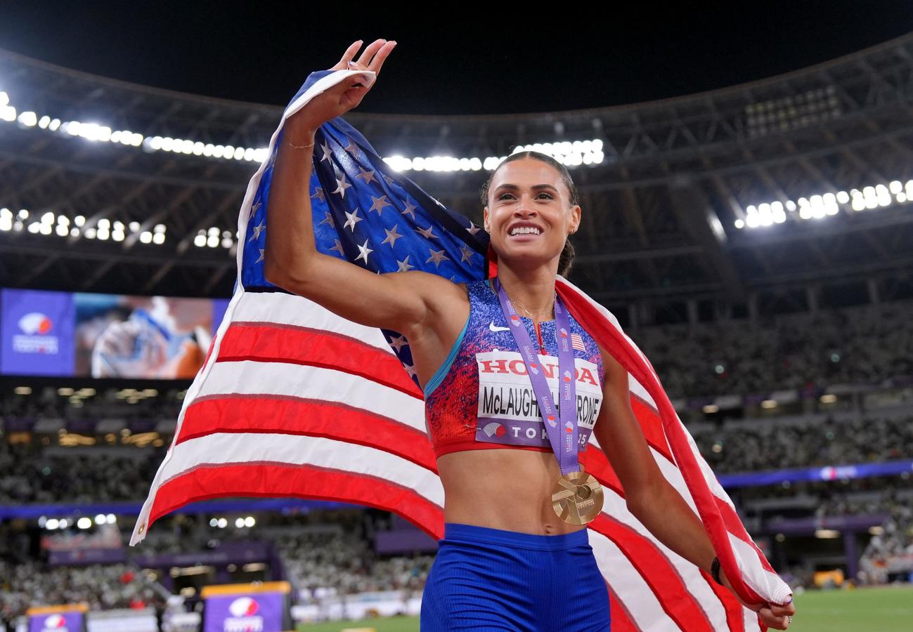 女子400メートルで優勝したシドニー・マクラフリンレブロニ（ロイター）