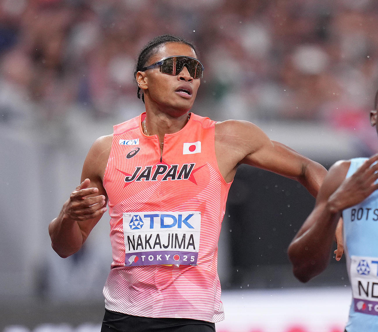 男子400メートル決勝でゴールする中島（左）（撮影・足立雅史）