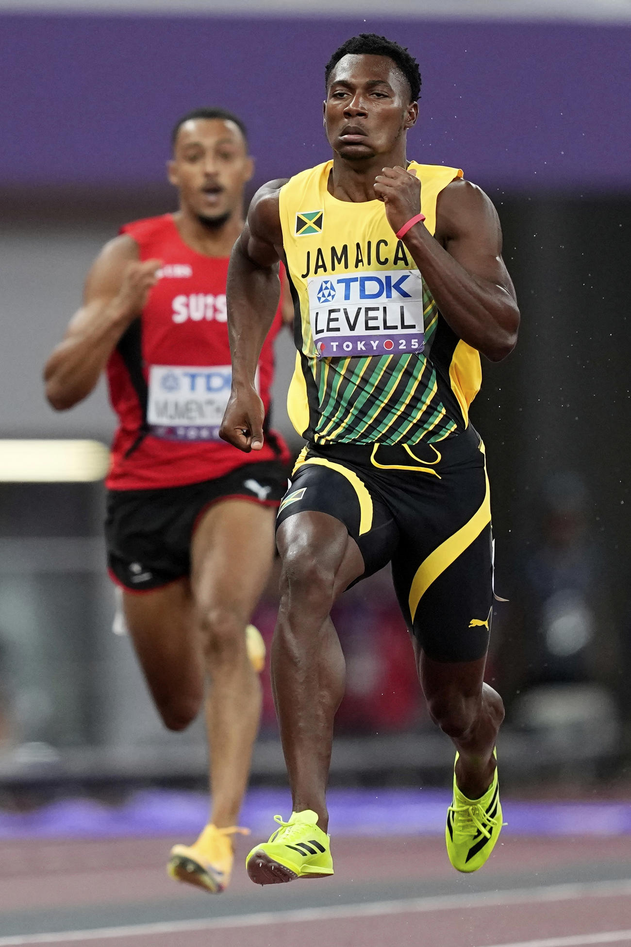 男子200メートル準決勝　決勝進出を決めたジャマイカのレベル（AP）