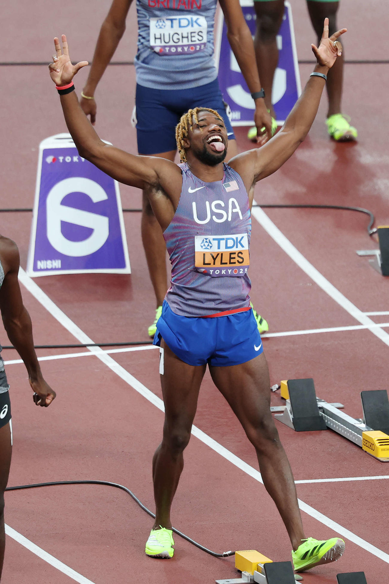 男子200メートル準決勝　レース前、ポーズをとる米国のライルズ（撮影・宮地輝）