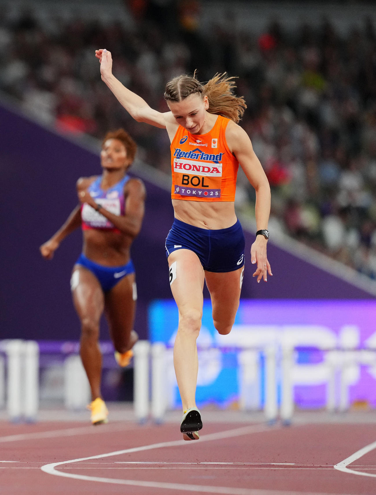 女子400メートルH決勝　連覇を達成したボル（ロイター）