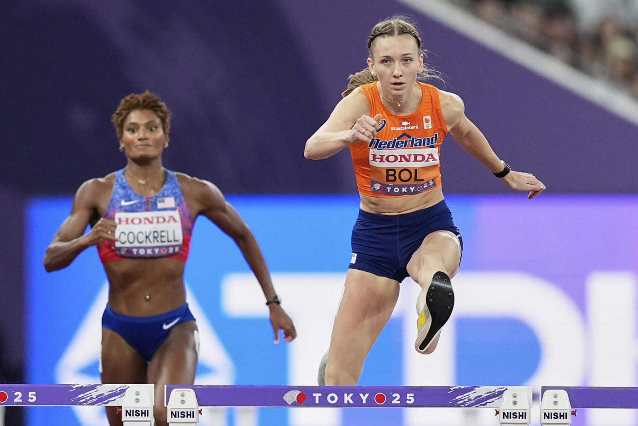 女子400メートル障害で連覇を達成したフェムケ・ボル（AP）