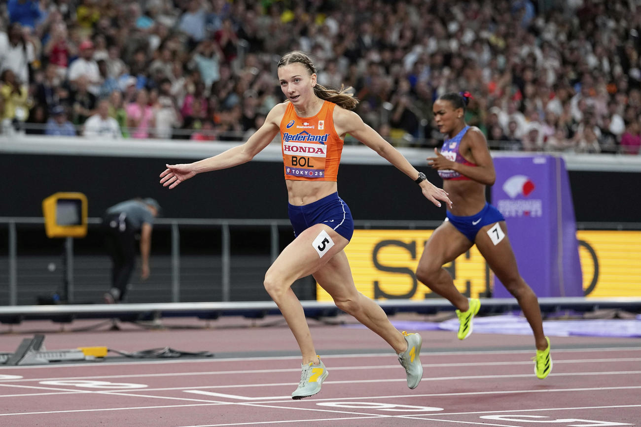 女子400メートル障害で連覇を達成したフェムケ・ボル（AP）