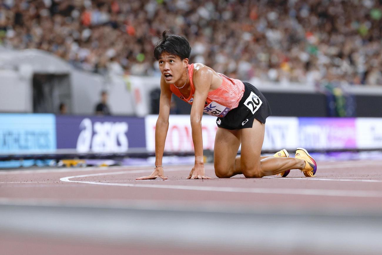 男子5000メートル予選　ゴールした森凪也（共同）