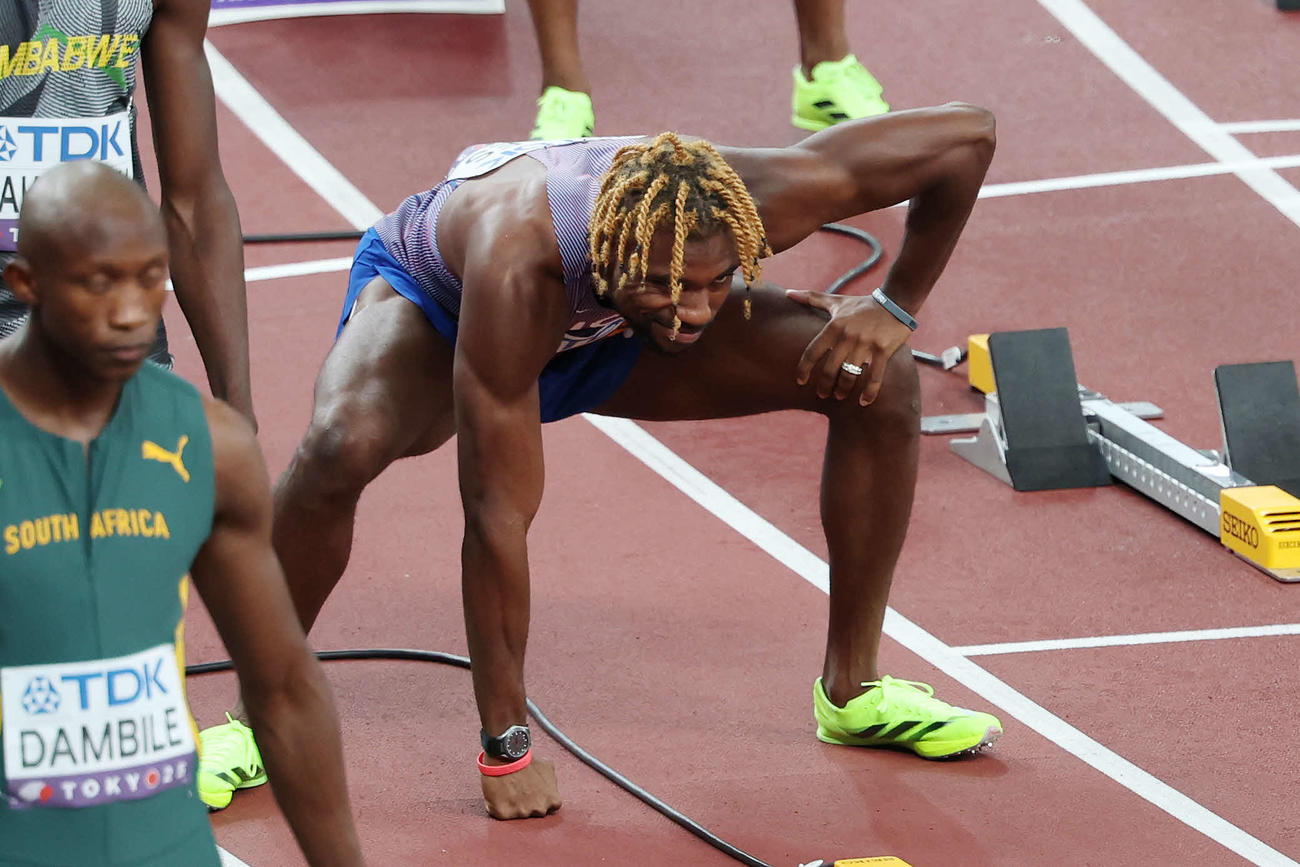 男子200メートル準決勝　レース前、ポーズをとる米国のライルズ（2025年9月18日撮影）