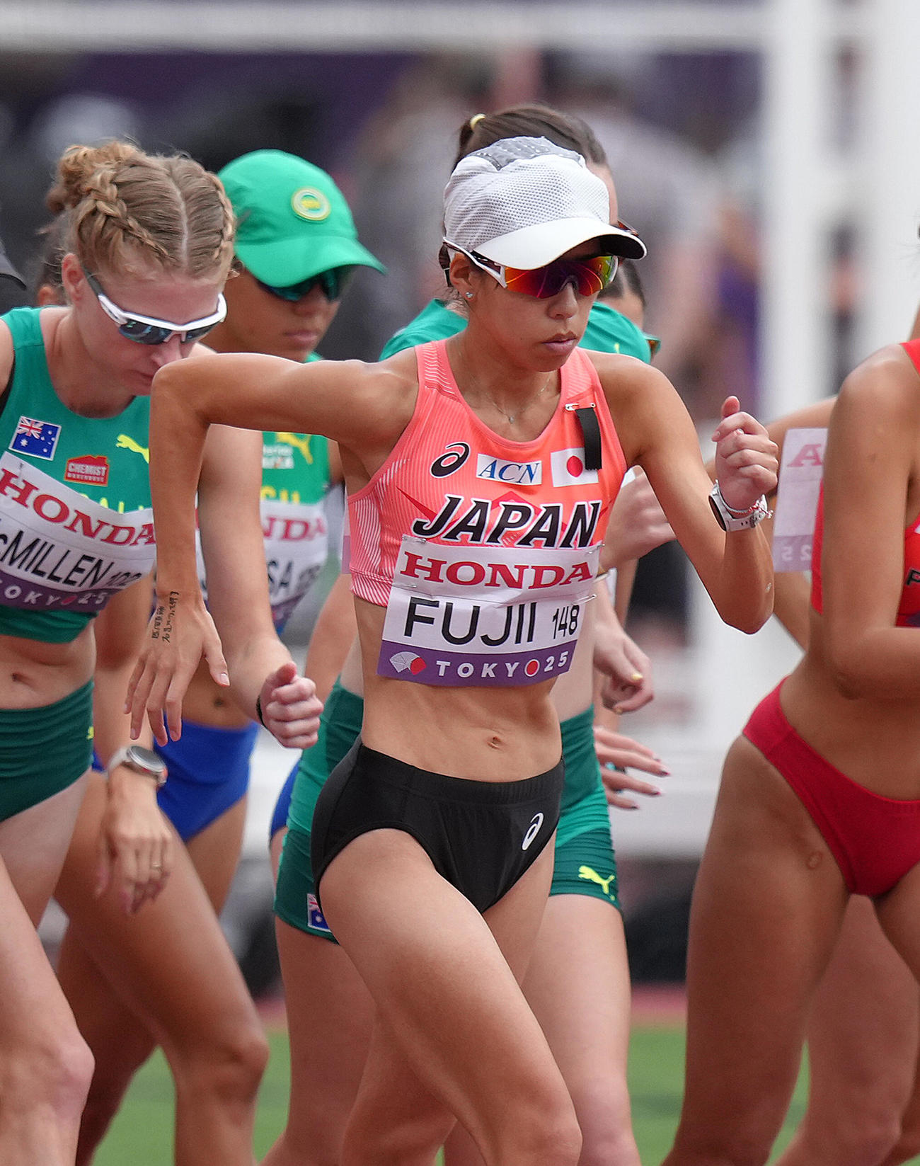 女子20キロ競歩　喪章をつけレースに臨む藤井（撮影・足立雅史）