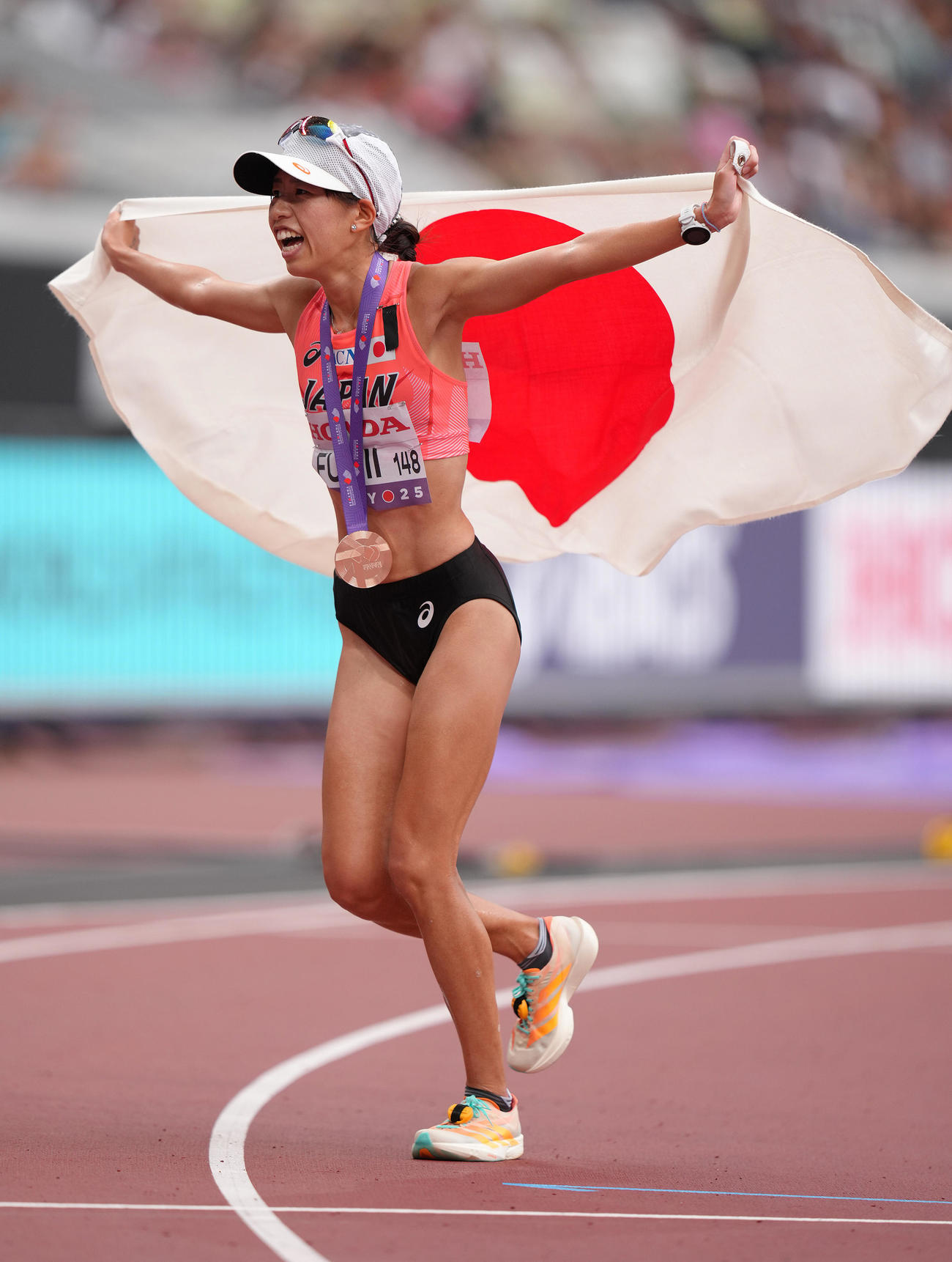 女子20キロ競歩　銅メダルを獲得した藤井（撮影・足立雅史）