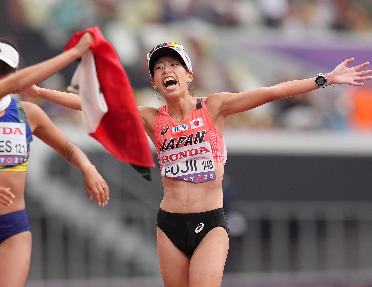 女子20キロ競歩　銅メダルを獲得した藤井（撮影・足立雅史）