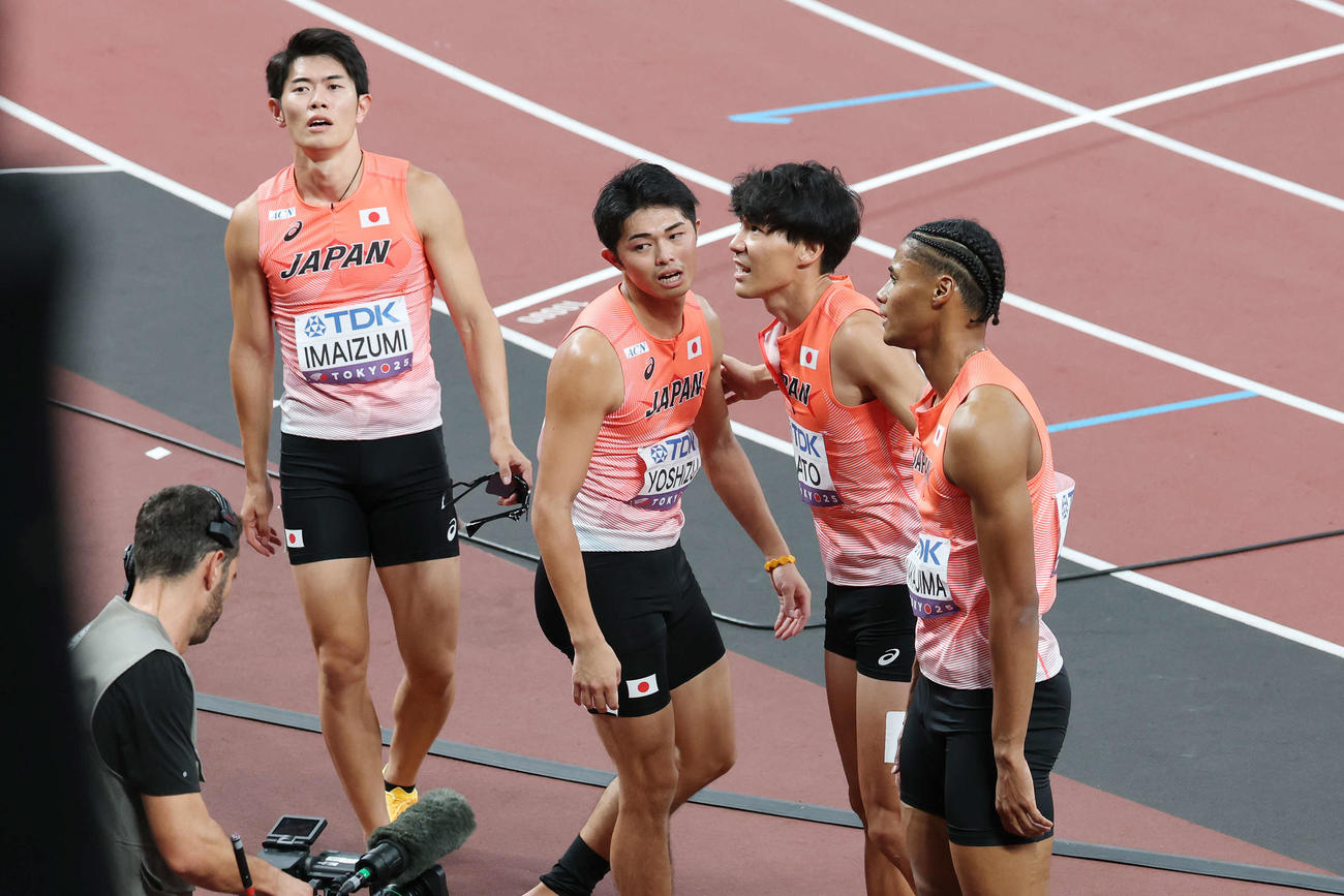 男子1600メートルリレー予選　予選突破とならなかった、左から今泉、吉津、佐藤、中島（撮影・宮地輝）