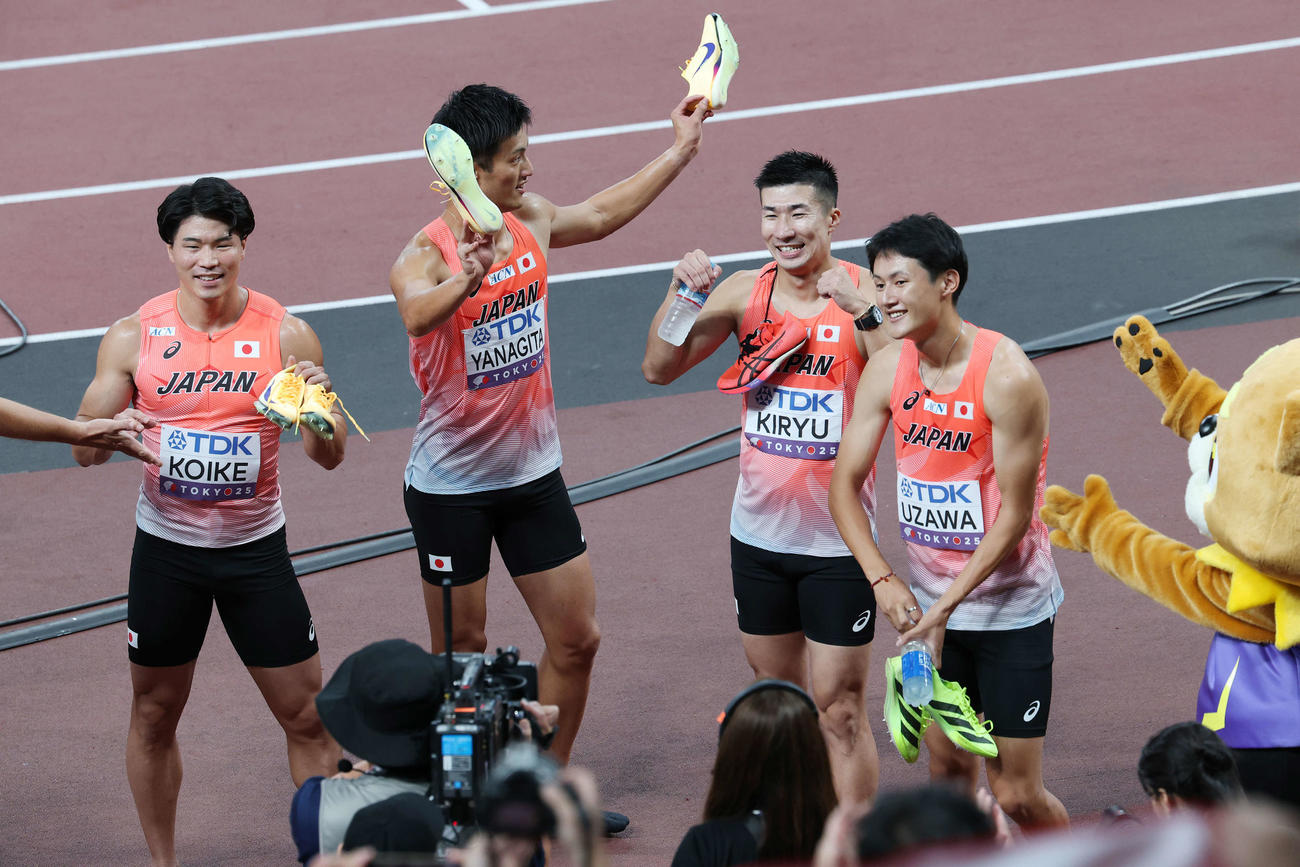 男子400メートルリレー予選　3着で決勝進出を決めた、左から小池、柳田、桐生、鵜沢（撮影・宮地輝）