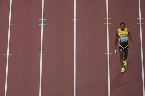 世界陸上　バトン 男子4×400mリレーで波乱、前回金アメリカがまさかの予選敗退 バトン