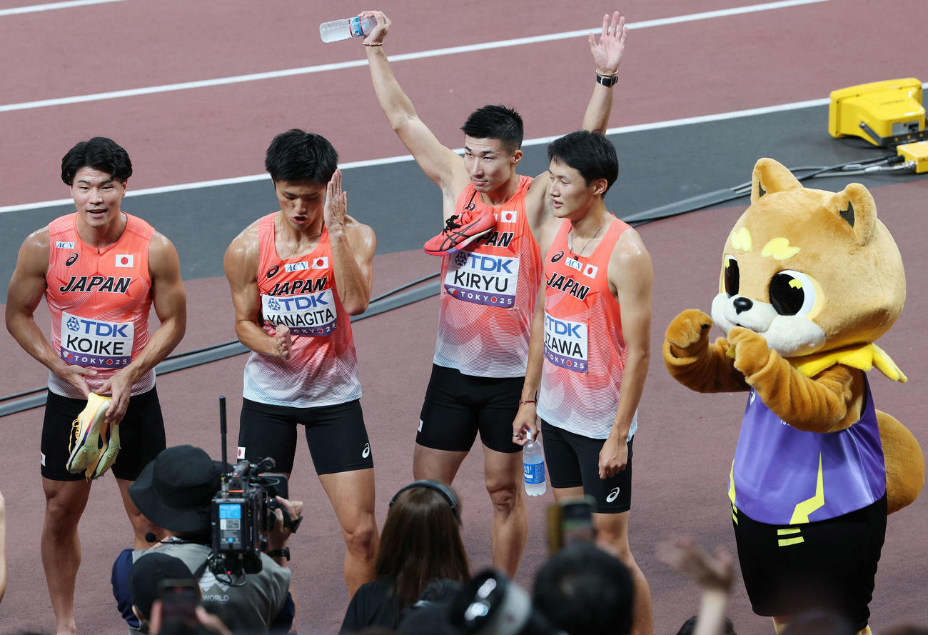 男子400メートルリレー予選　3着で決勝進出を決めた、左から小池、柳田、桐生、鵜沢（撮影・宮地輝）
