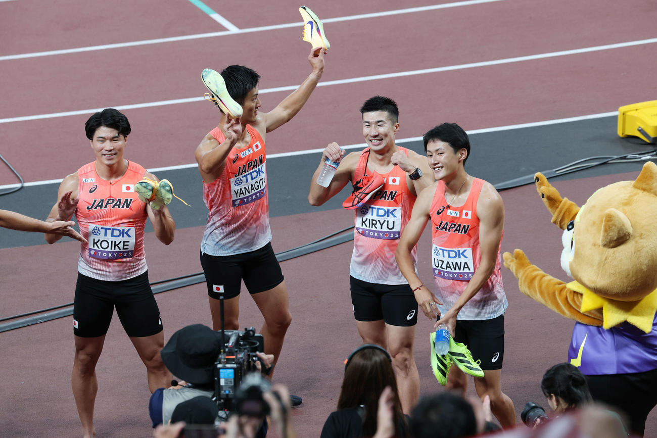 男子400メートルリレー予選　3着で決勝進出を決めた、左から小池、柳田、桐生、鵜沢（撮影・宮地輝）