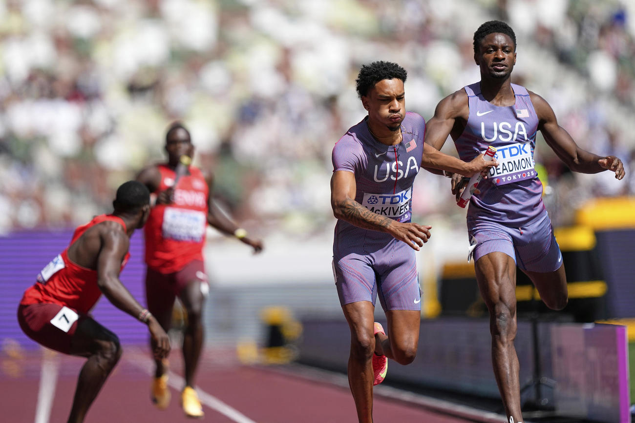 異例の再レースでケニアとの勝負を制した米国チーム（AP）