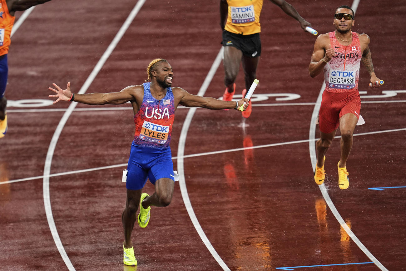 男子400mリレーを制した米国（ロイター）
